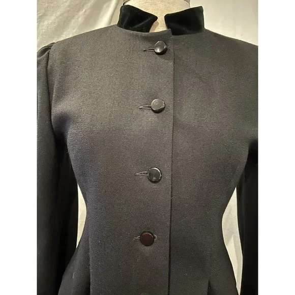 Sophisticated Black Skirt Set - Picture 3 of 16